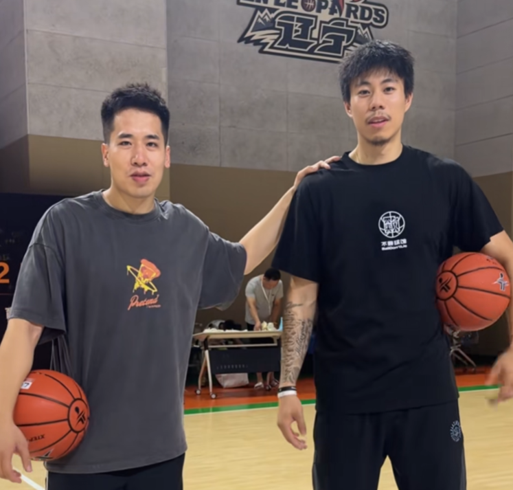 教练的人手, 三分