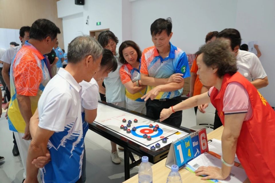 仔细找好角, 比赛现场气, 上海市老年